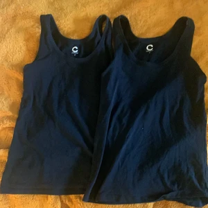 2 linnen i S - 2 svarta linnen i storlek S  1för 15kr+frakt eller 2 för 20kr +frakt 