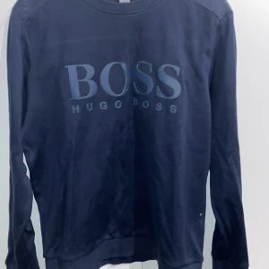 Boss sweatshirt  - Storlek L men passar mer för S eller M.