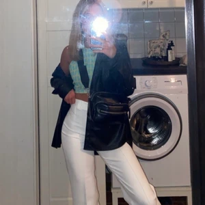 Vita kostymbyxor  - Från zara i storlek 34