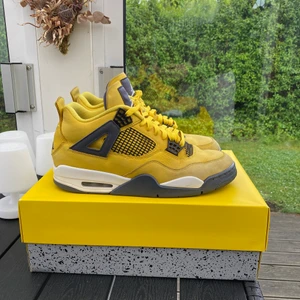 Jordan 4 lightnings - Jordan 4 lightning  Size 44,5  Skick 7/10 - 2000kr +frakt 🚚  All og