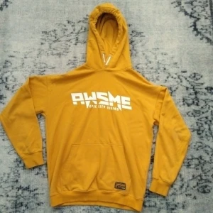 Gulorange Tjocktröja - Gul orange tjocktröja, lite använd.