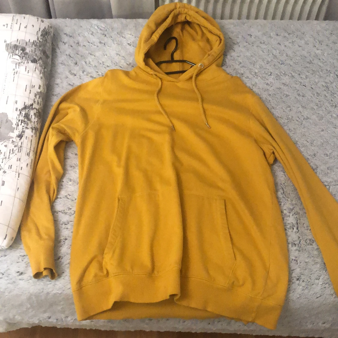 Gul tröja  - 90