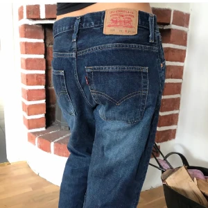 Levis jeans  - Lägger upp igen! Säljer dessa coola levis jeans köpta second hand😍tyvärr är de för stora på mig! 
