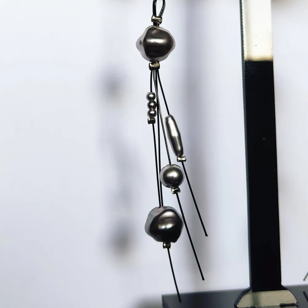 Handmade earrings, black and silver. Accessoarer.