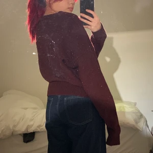 Stickad vinröd tröja - Vinröd stickad tröja från Zara💗