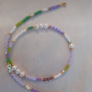 Halsband - Halsband i nyskick💗