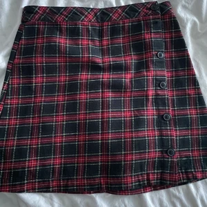 Kjol - Schoolgirl liknande kjol!