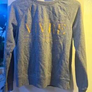 Grå tröja - Skriv privat för intresse!