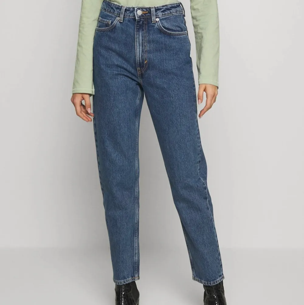 Weekday jeans i modellen Lash. Storlek 28/28, fint skick! Nypris 499:-. Jeans & Byxor.