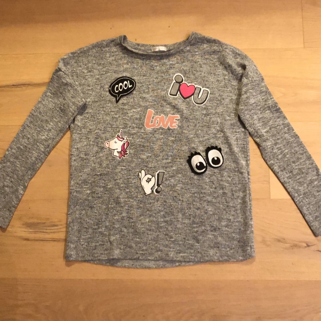 Grå tröja storlek 146/152