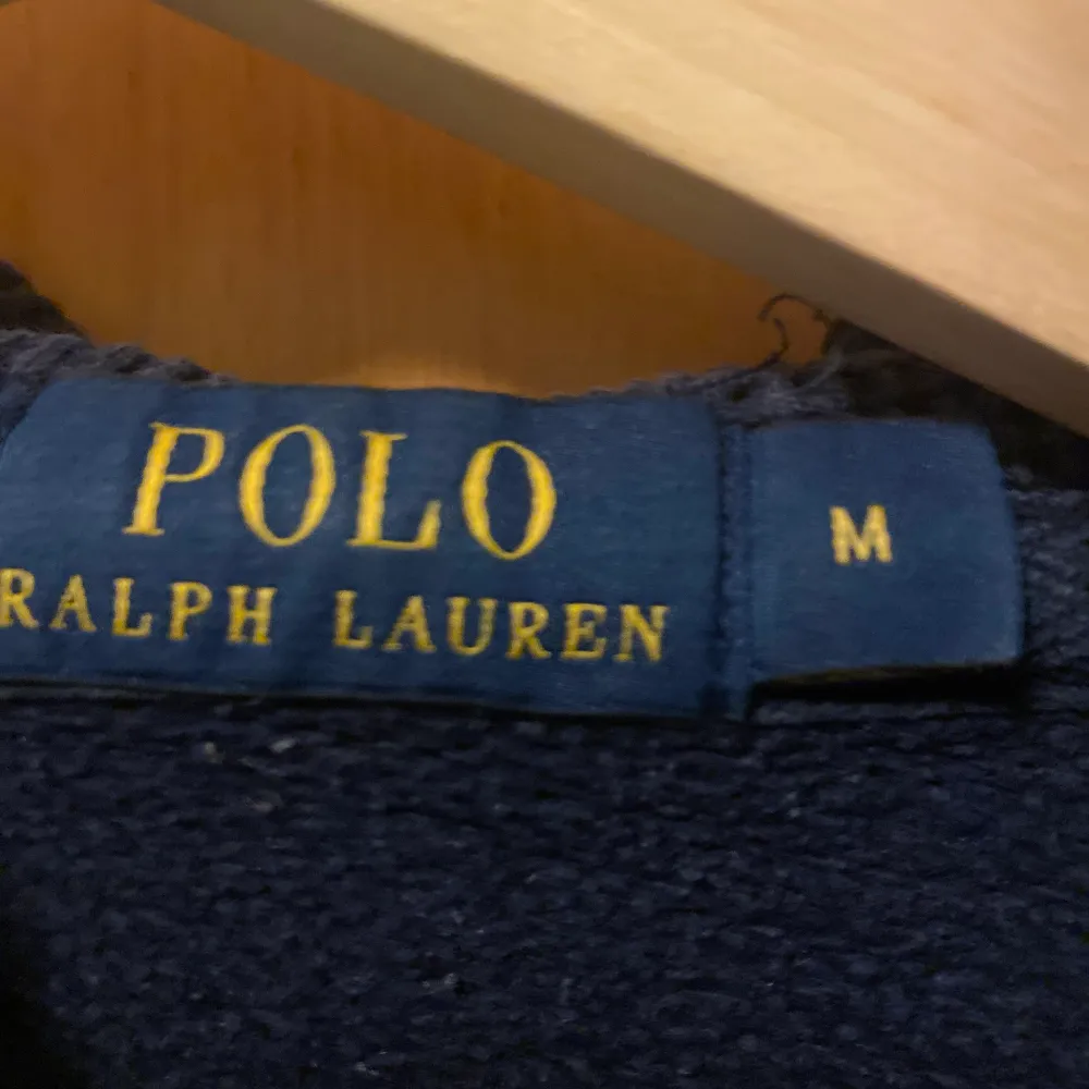 Mörkblå polo Ralph Lauren tröja  . Tröjor & Koftor.