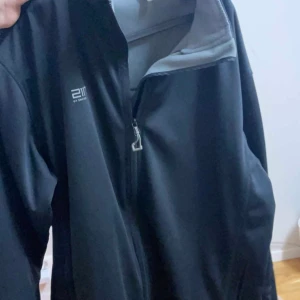 Kofta - Jätte skön kofta som man kan ta på sig på jobbet eller när man ska ut om man fryser 