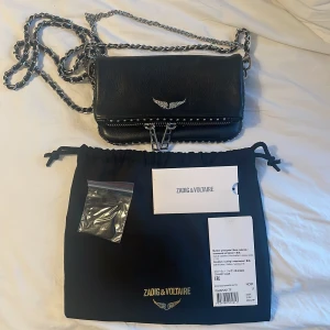Zadig väska  - Zadig Voltaire väska MINI i superfint skick🖤dustbag & äktahetsbevis följer givetvis med!<3