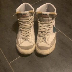 Nike blazer stl 40 - Nike blaze stl 40 väl använda skor men funkar 