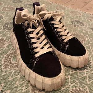 Odessa Canvas EYTYS - Sneakers från Eytys i modell Odessa Canvas storlek 38. Tecken på användning på skosnöre och sula men i helhet väldigt bra skick.