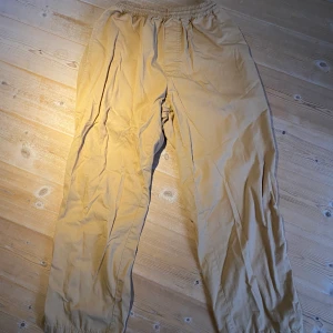 Polar byxor - Beiga polar byxor, knappt använda.