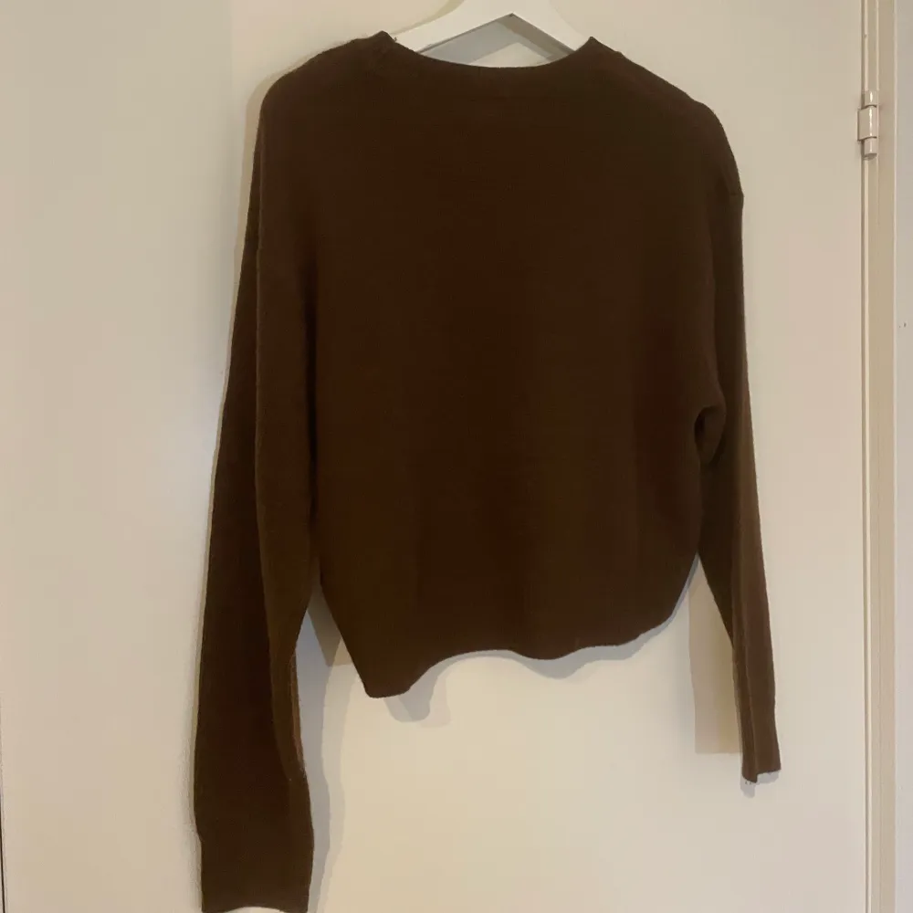 Jättefin stickad tröja från h&m, Använd 2 gånger. 50kr+frakt. Neuleet.