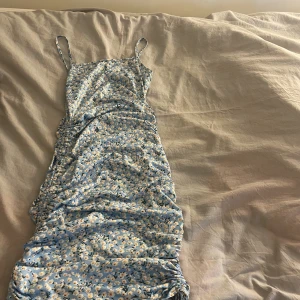 Klänning  - Klänning som du kan ha kort och lång 