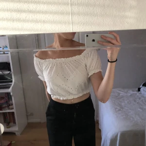 Topp  - Söt topp från Gina Tricot som endast är använd ett fåtal gånger 