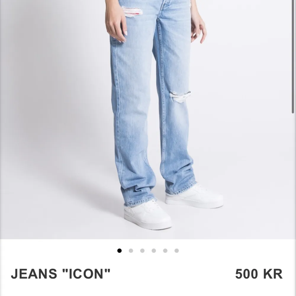 Säljer dom här jeansen från lager 157 i storlek S då jag inte får användning av dom. använda en gång. Jeans & Byxor.