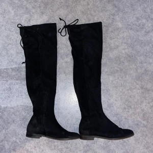 Overknee skor  - Tighta overknees, supersnygga! Sparsamt använda 