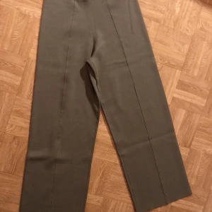 Tiger of Sweden - Lien Trousers - Tiger of Sweden - Lien Trousers Oanvända (present) Följsam passform