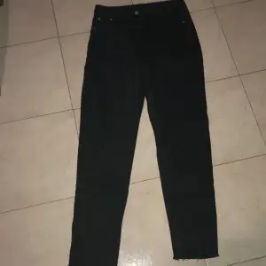 Svarta jeans