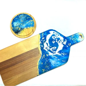 Ostbricka - Ostbricka med epoxy dekoration och glas underlägg följer med.