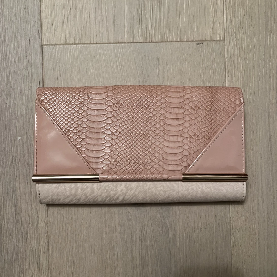 LJUSROSA KUVERTVĂSKA đ