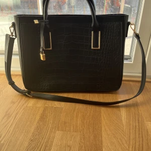 Anna Field datorväska - Bra skick. Använd ett fåtal gånger 