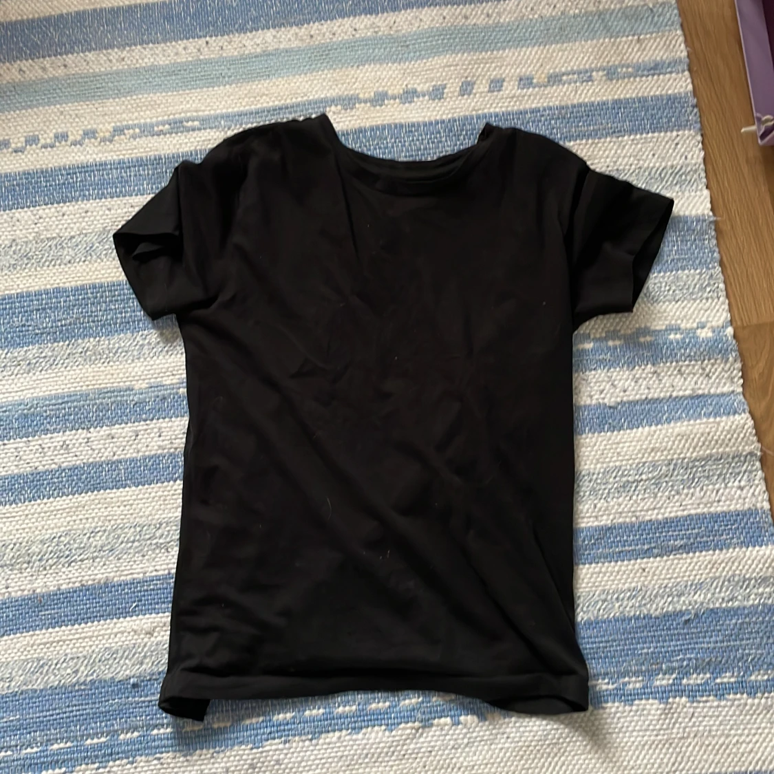 Standard svart T-shirt