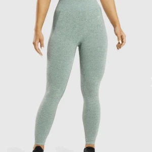 Gymshark Flex High Waisted Leggings - Säljer mina Gymshark tigts då de tyvärr inte kommer till användning. Använda en gång på en idrottslektion annars helt oanvända. Supersköna och jättefina i kvaliten. Ordinarie pris är 549kr. Hör av er om ni har fler frågor! ✨