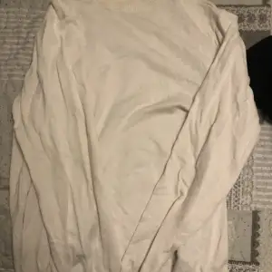 Ribbad tröja i storlek S/M. Inköpt på h&m. 