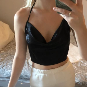 Fest topp  - Fest topp som är helt öpppen i ryggen💗från hm storlek xs.