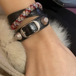 Balenciaga armband  - Säljer mitt balenciaga armband❤️❤️högsta bud köper❤️❤️❤️