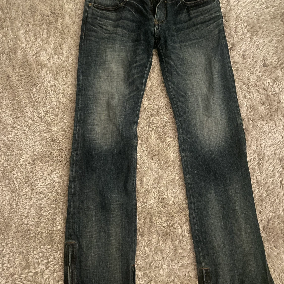 Jättesnygga lågmidjade vintage jeans i st M - 90