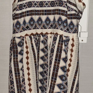 Klänning - Klänning från Shien, oanvänd men prislapp är ej kvar.