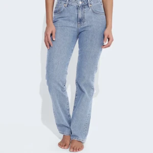 Lågmidjade jeans  - Säljer mina lågmidjade jeans från bikbok då dom är för stora för mig!  Nyskick💞