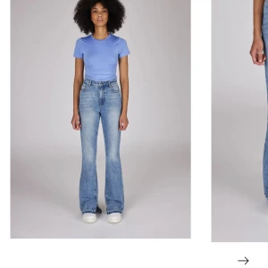 full length split jeans - helt oanvända och oöppnade jeans från LXA (Linn Ahlborgs företag). Beställde 2 olika storlekar och den första passade så har inte ens öppnat plasten. Köpta för 799kr men kan sälja för 400kr + frakt eller högsta bud. Väldigt eftertraktade på hemsidan💓🥂