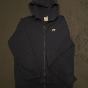 Nike Zip Hoddie - Bra skick