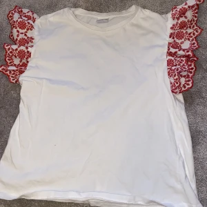 Volang tröja - En fin volang tröja från Zara❤️ frakt ca 60kr