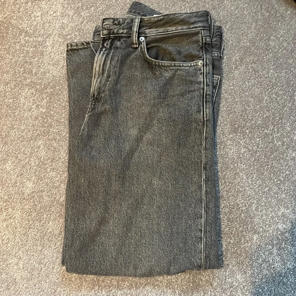 Svåra att hitta i affär, köpt men aldrig använda därför de är för stora för mig. Jeans & Byxor.