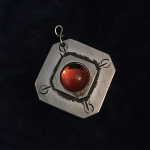 Hänge svenskt tenn - Stämplat hänge 