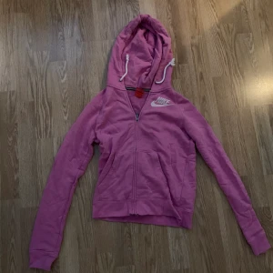 Nike  - En Nike kofta i bra skick, passar en xs/m