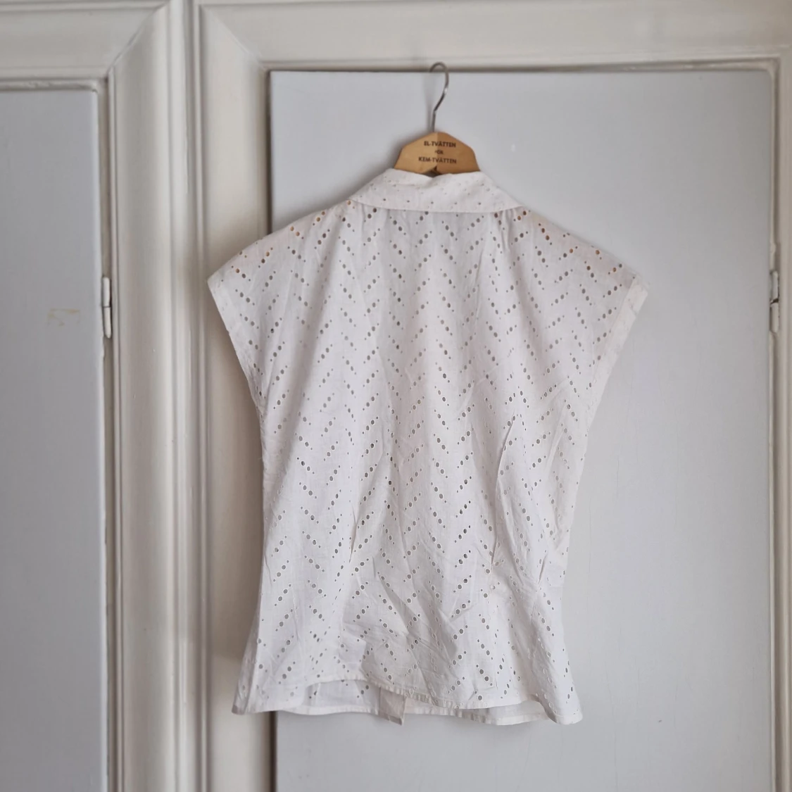 Nätt, vit Vintageblus  - 91