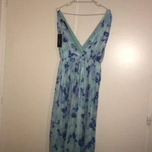 Klänning  - Helt ny  Storlek M