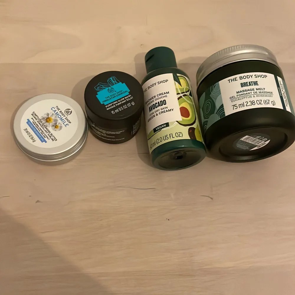  Four things from the body shop, not used . Accessoarer.