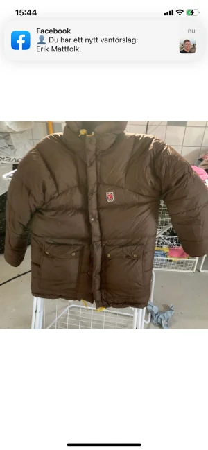 Expedition jacket - Säljer min fjällräven jacka , bra skick i storlek Xs , super snygg o passar till allt. Byter gärna mot den ljusblå eller olivgröna jackan! 
