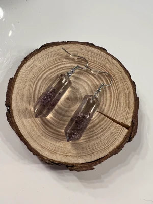 Örhängen  - Super fina örhängen som passar perfekt till sommaren. Gör sig ej rättvist på bild. 15kr + 13kr frakt🫶🏼