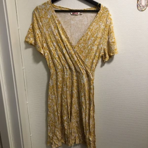 Klänning  - Från Indiska. I strl S 